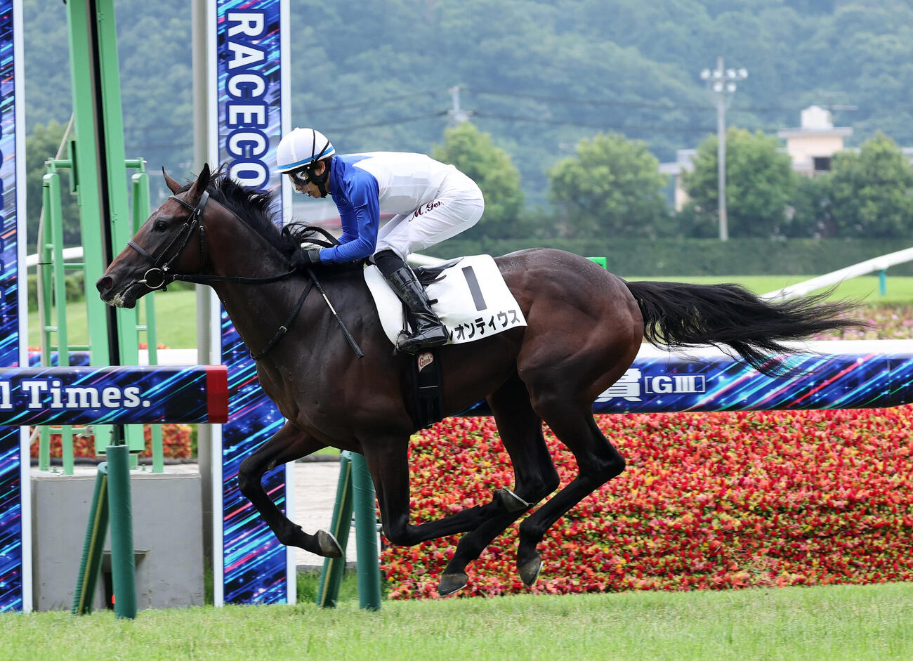 福島3R 2歳未勝利を制したレオンティウスと丸山元気騎手（撮影・鈴木正人）