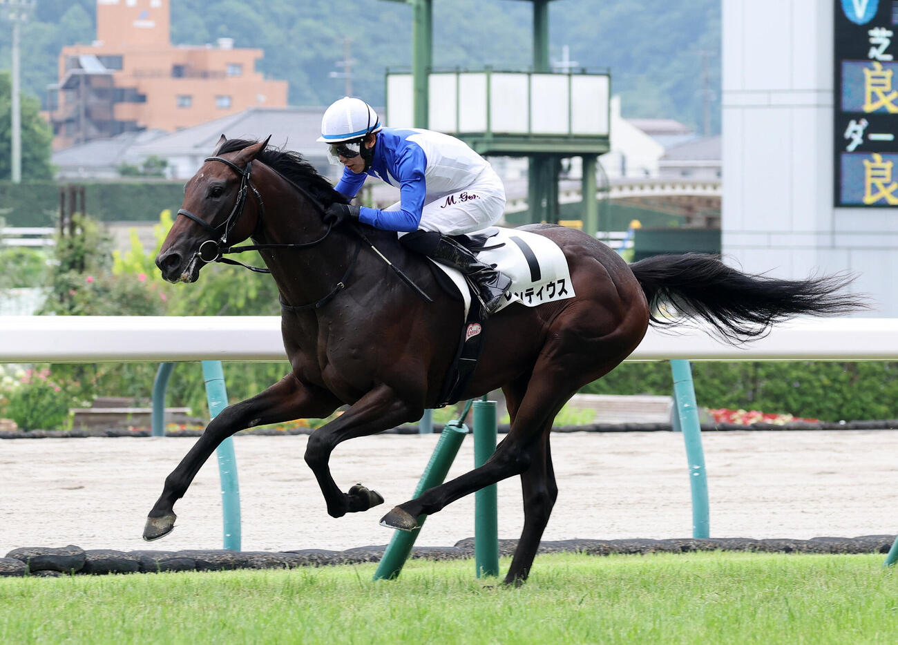 福島3R 2歳未勝利を制したレオンティウスと丸山元気騎手（撮影・鈴木正人）