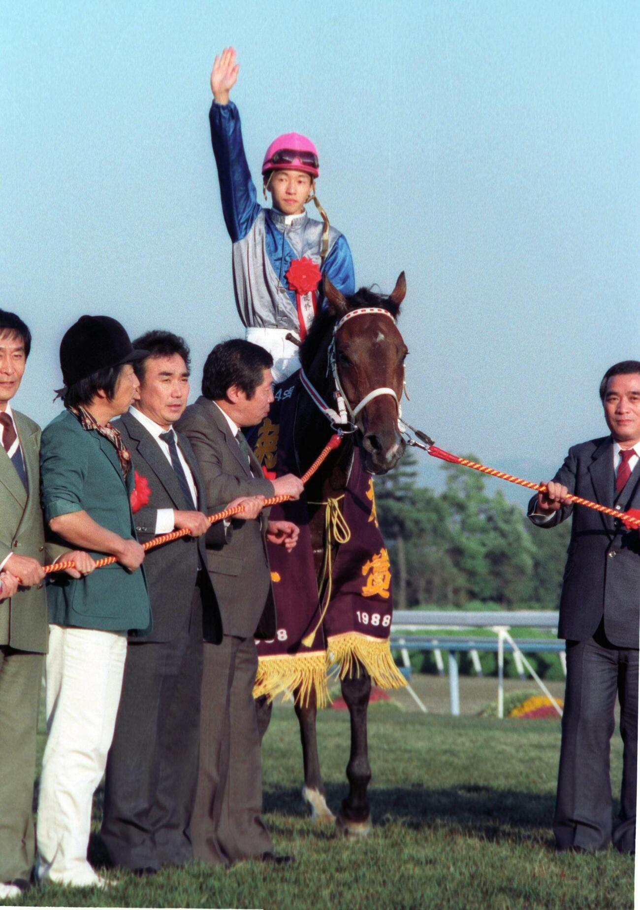 88年、菊花賞を制した武豊騎手とスーパークリーク