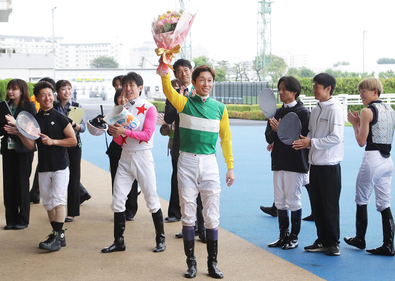函館7R、ヒミノエトワールで通算5000勝を達成した武豊騎手