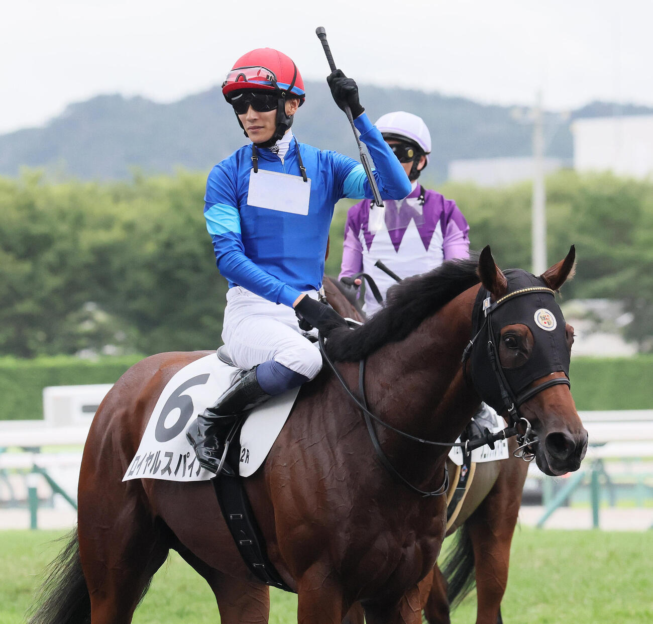 福島12R、3歳上1勝クラスをロイヤルスパイアで制した坂井瑠星騎手（撮影・丹羽敏通）