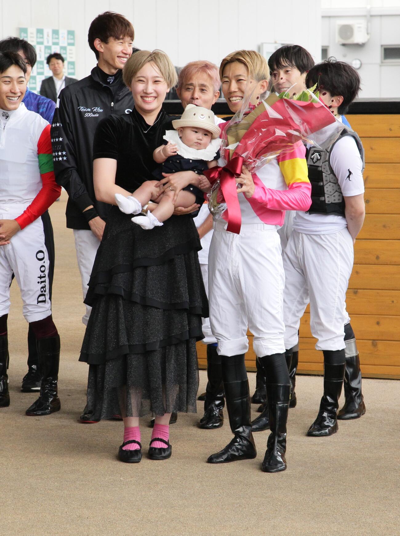 函館7R、夫人と子どもと鷲頭虎太