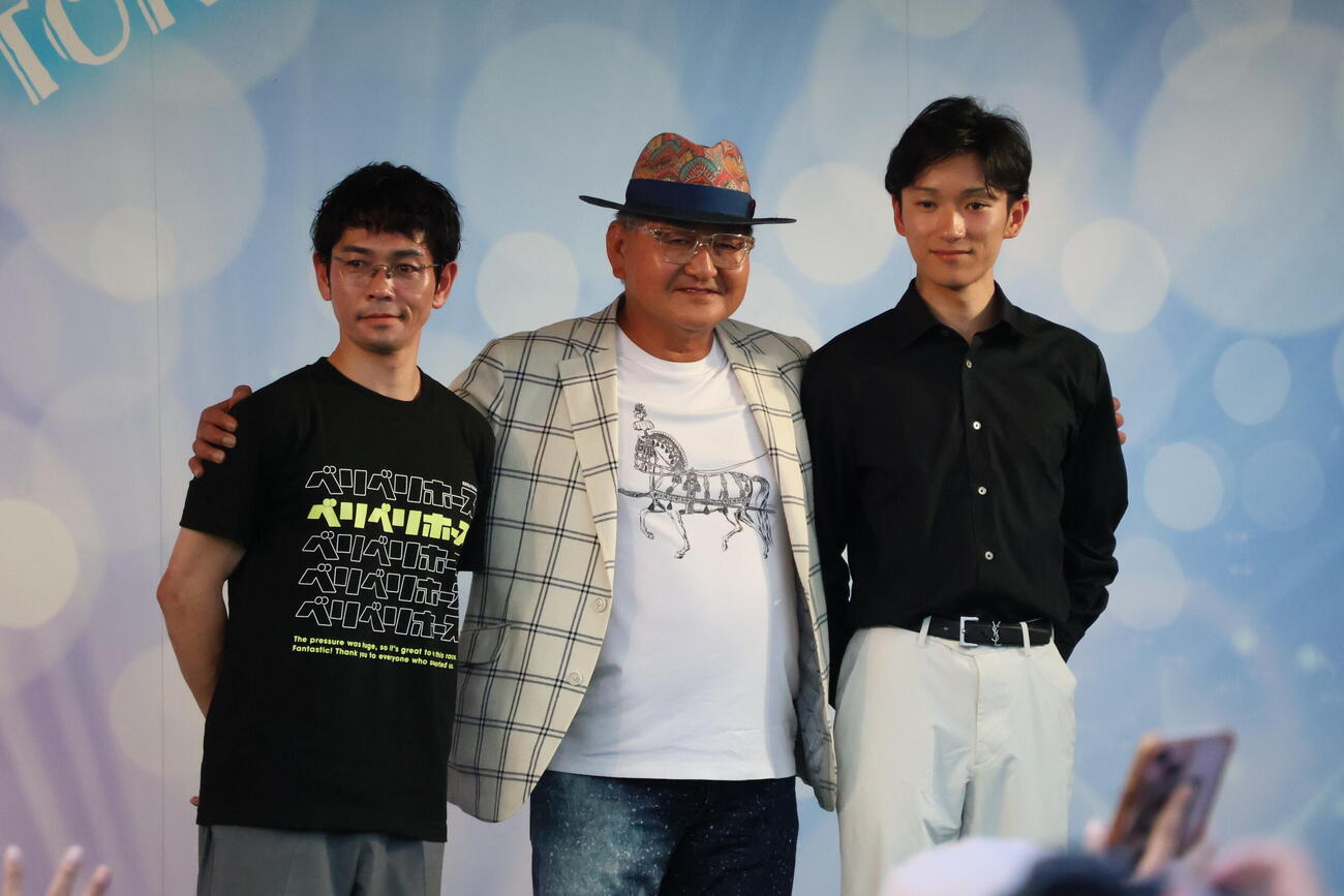JRAジョッキートークステージに出演した、右から坂井瑠星騎手、矢作芳人調教師、戸崎圭太騎手
