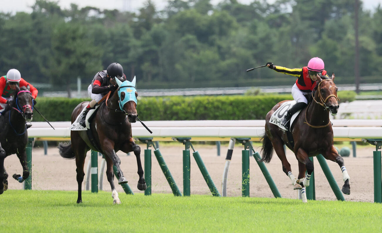 新潟1R、2歳未勝利戦を制したレゾルーティオと斎藤新騎手（撮影・丹羽敏通）