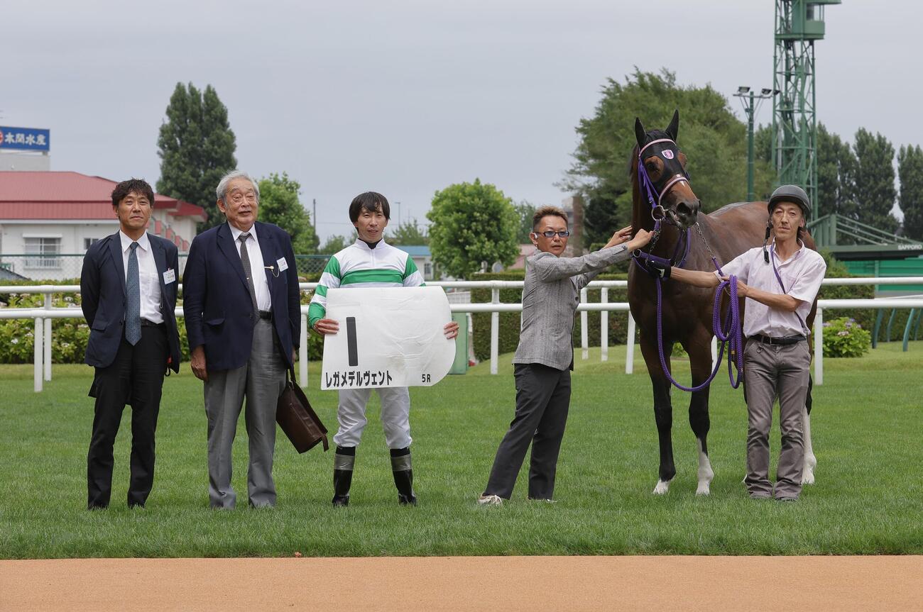 札幌5R、新馬戦を制したレガメデルヴェント