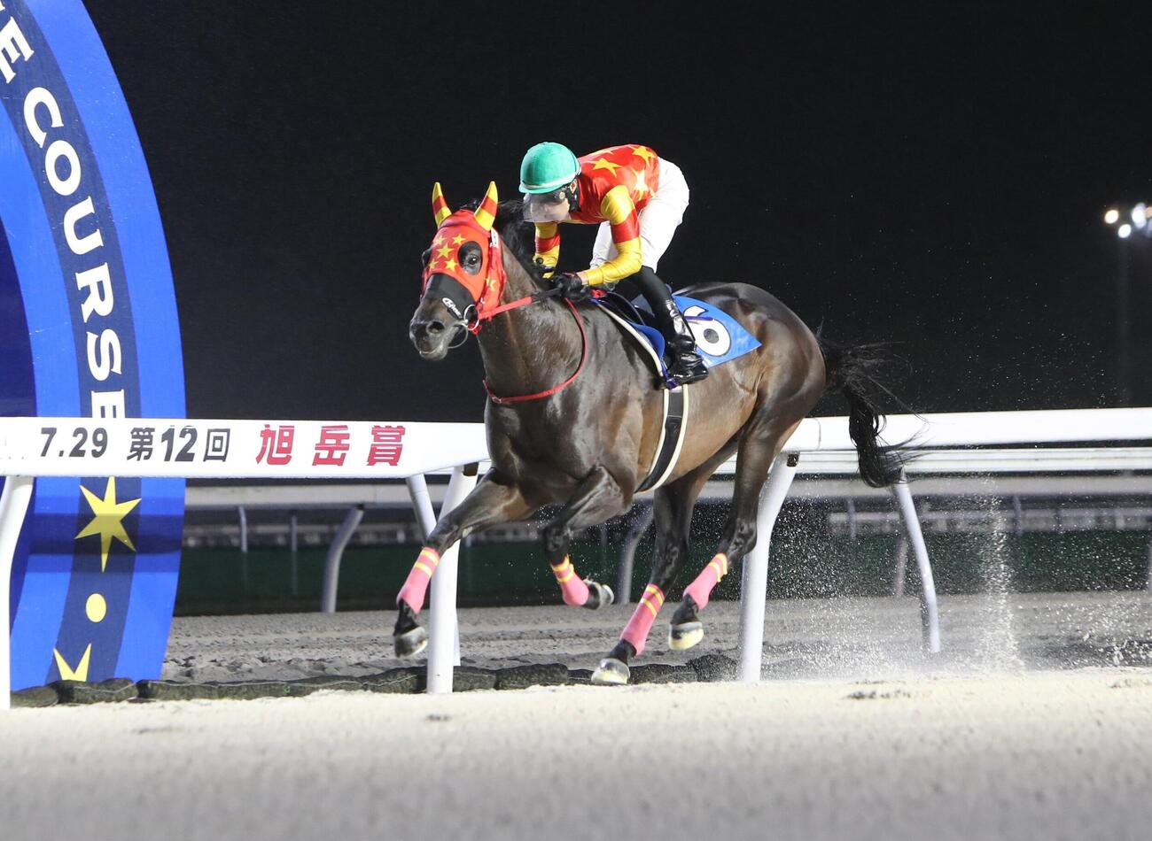 旭岳賞3連覇を果たしたベルピット（騎手・桑村真明）