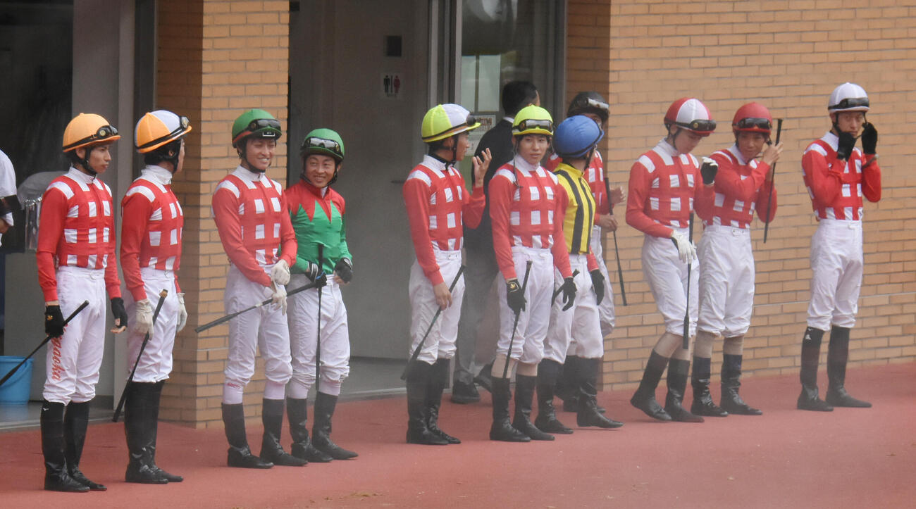 ミルファーム所有馬が10頭出走した2021年の新潟2歳未勝利戦のパドック
