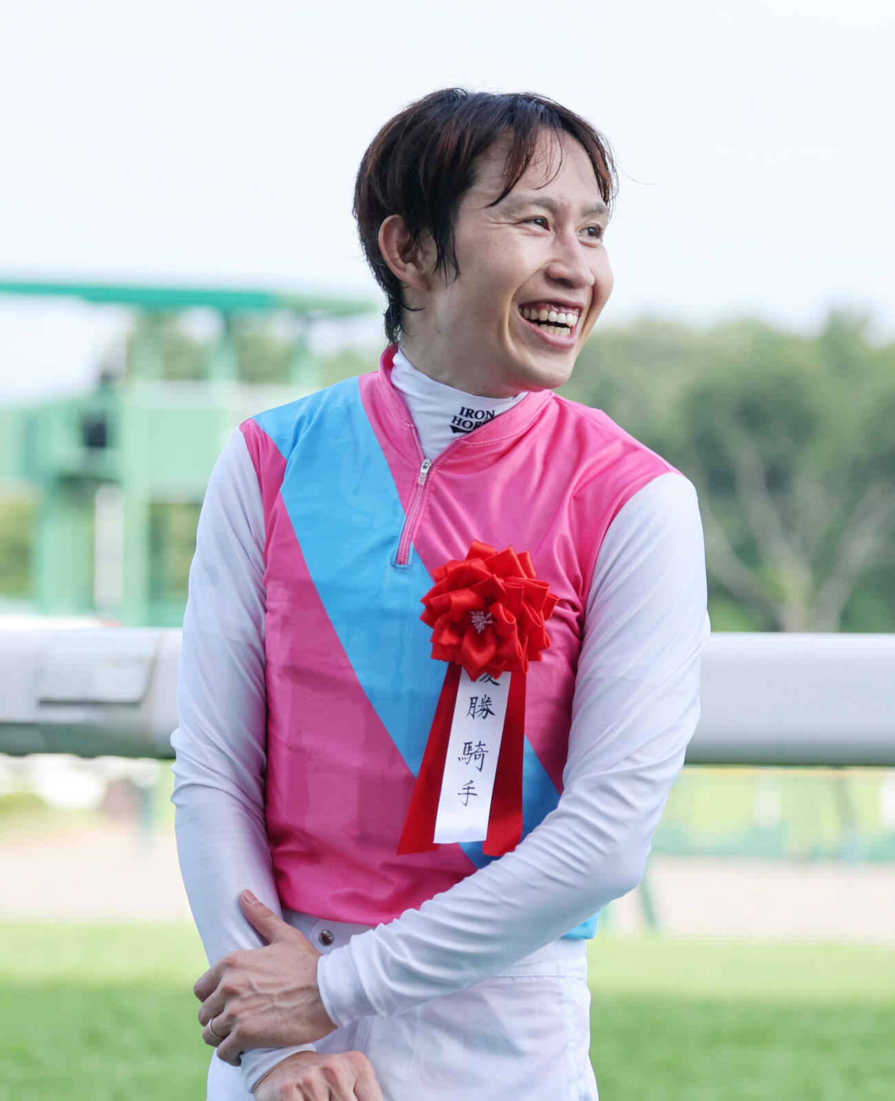 アイビスSDを制し笑顔を見せる田辺裕信騎手（撮影・鈴木正人）