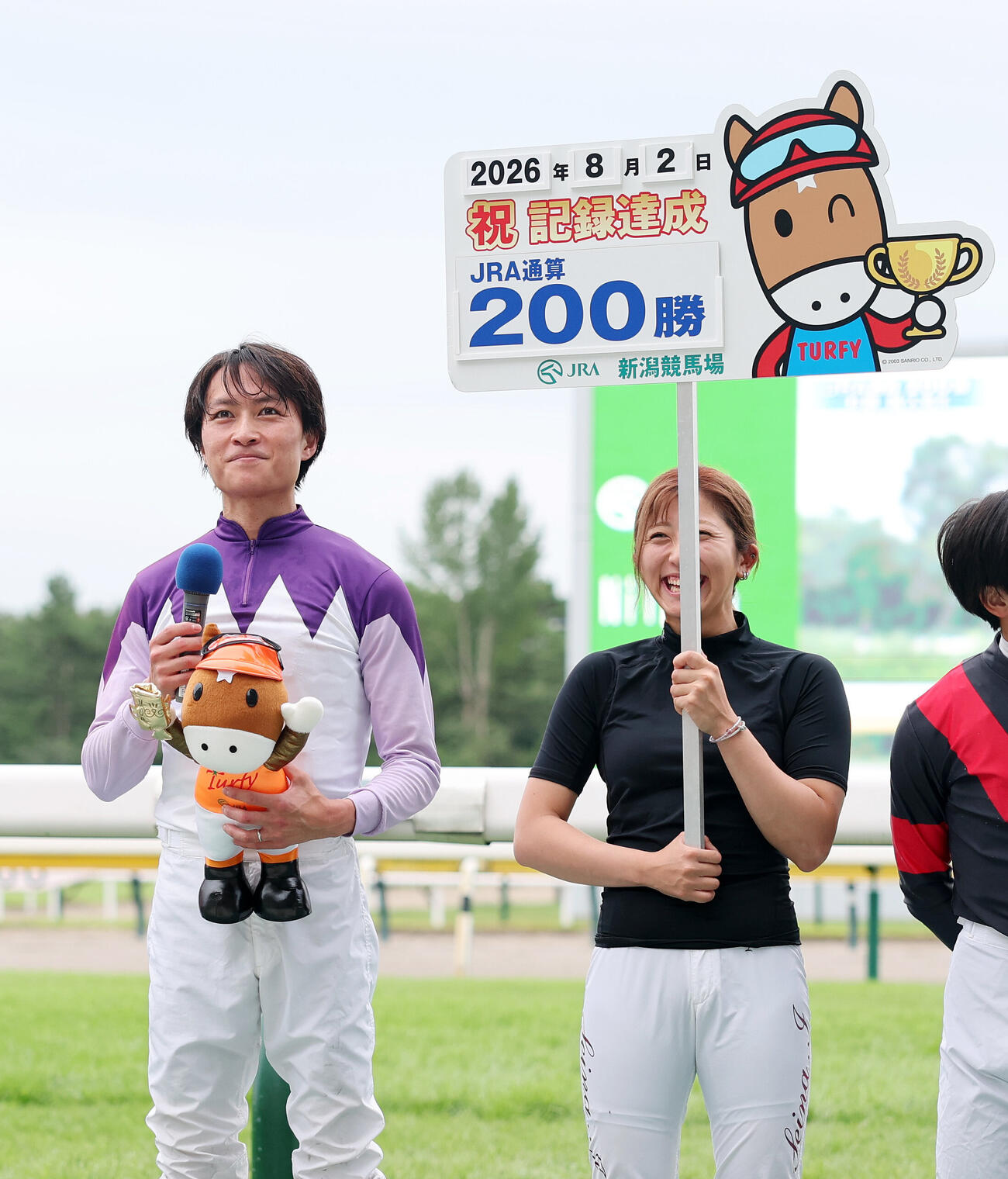 JRA通算200勝を達成した杉原誠人騎手（撮影・鈴木正人）
