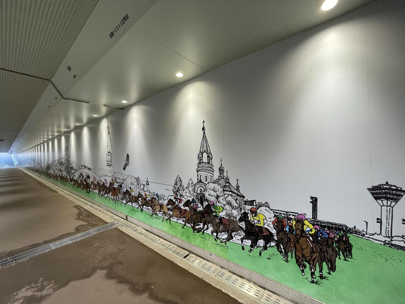 札幌競馬場の地下道に描かれたウォールアート（撮影・奥岡幹浩）