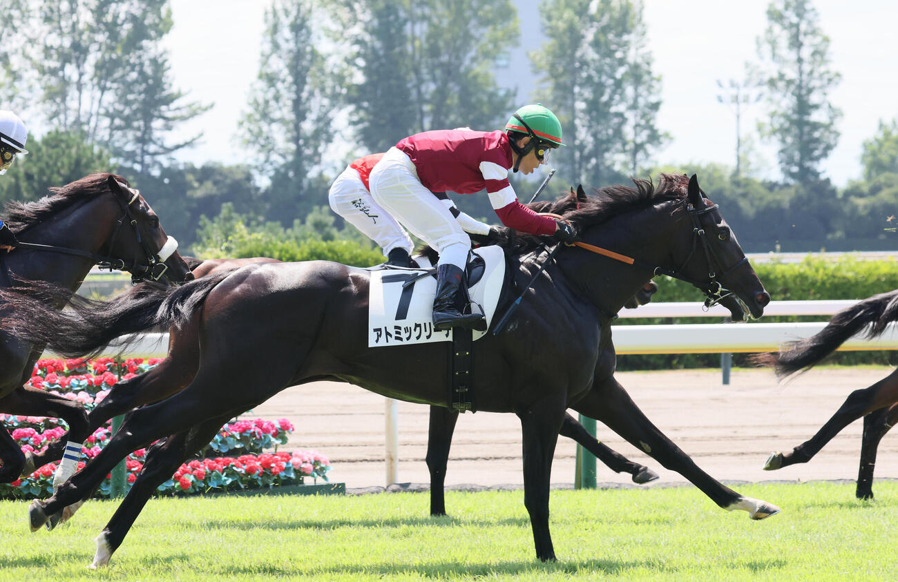 新潟3R、2歳新馬戦で1番人気に応えられずに4着に敗れたアトミックリーチと戸崎圭太騎手（撮影・丹羽敏通）