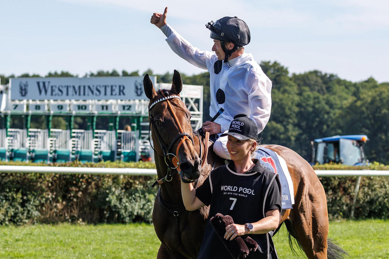 ベルリン大賞を制したティファニーとルーク・モリス騎手（C）German Gallop／Marc Ruhl