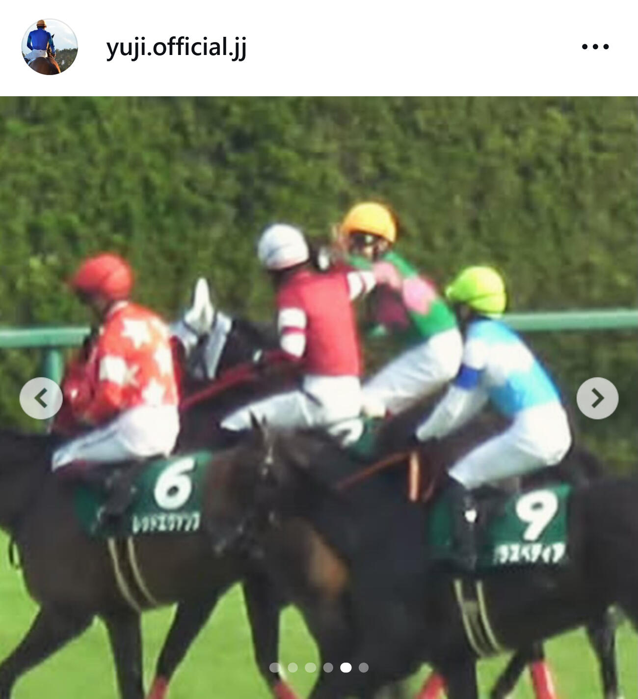 松若騎手から祝福される中井裕二騎手（中井裕二騎手のインスタグラムから）