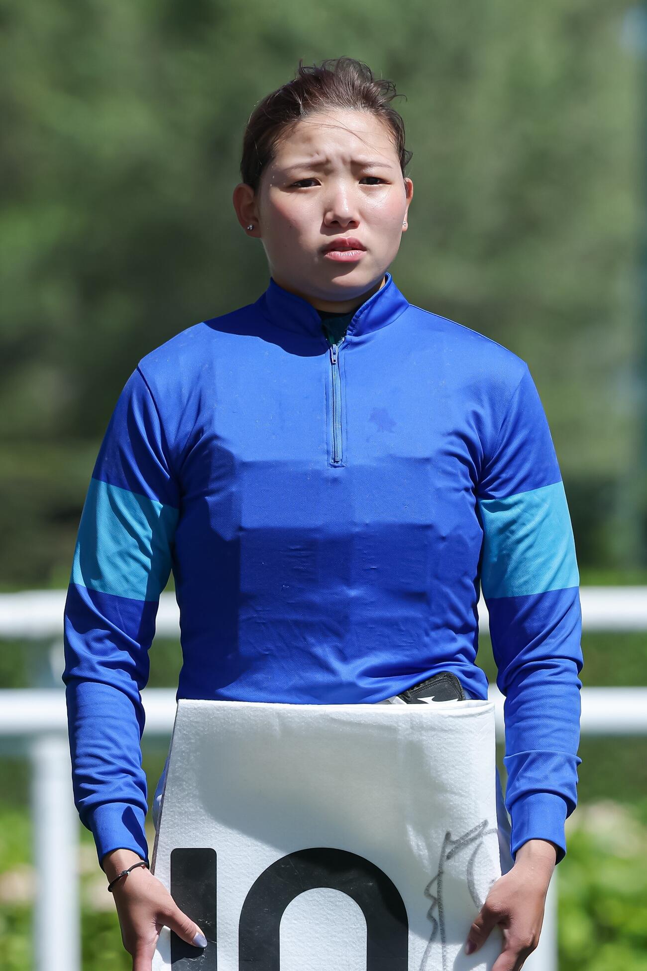札幌1Rをプルーフリーディンで勝利した小林美駒騎手