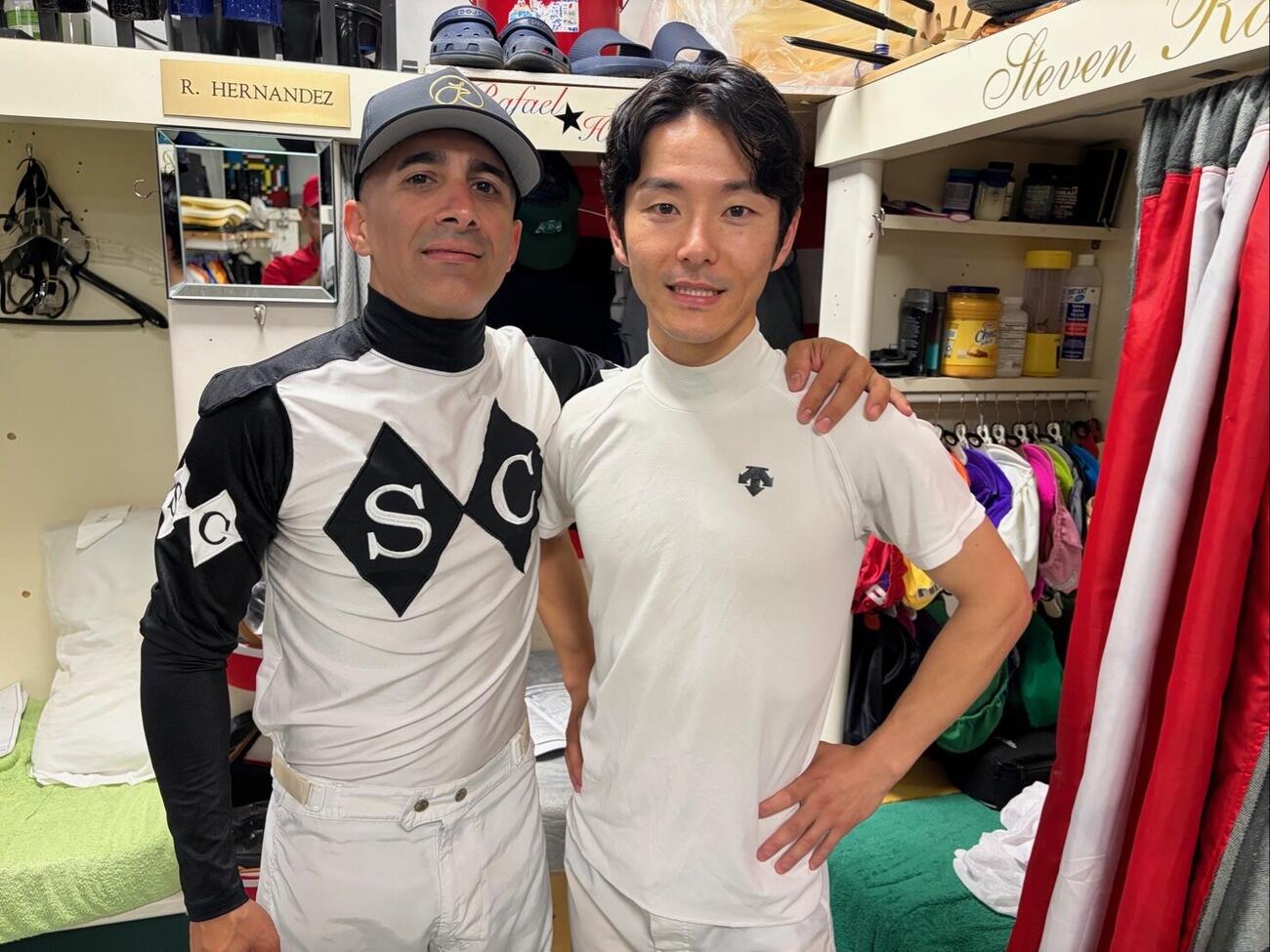 WASJに出場するラファエル・ヘルナンデス騎手と福元大輔騎手（右）