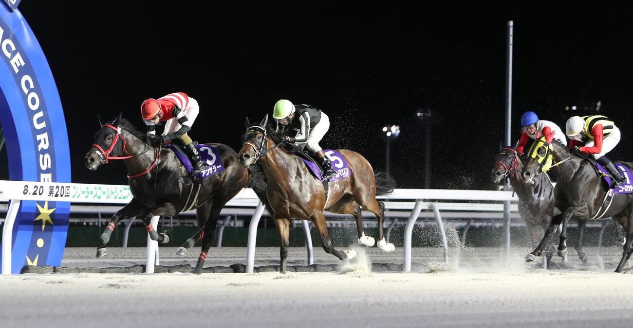 ブリーダーズゴールドジュニアCを逃げ切り勝ちしたアンサラー（騎手・桑村真明）