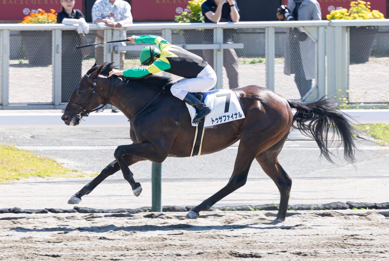 札幌1R、2歳未勝利を勝ち上がったトゥザファイナルとルメール騎手
