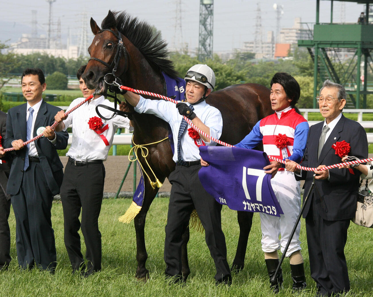 2010年6月、第51回宝塚記念を制したナカヤマフェスタと柴田善臣騎手