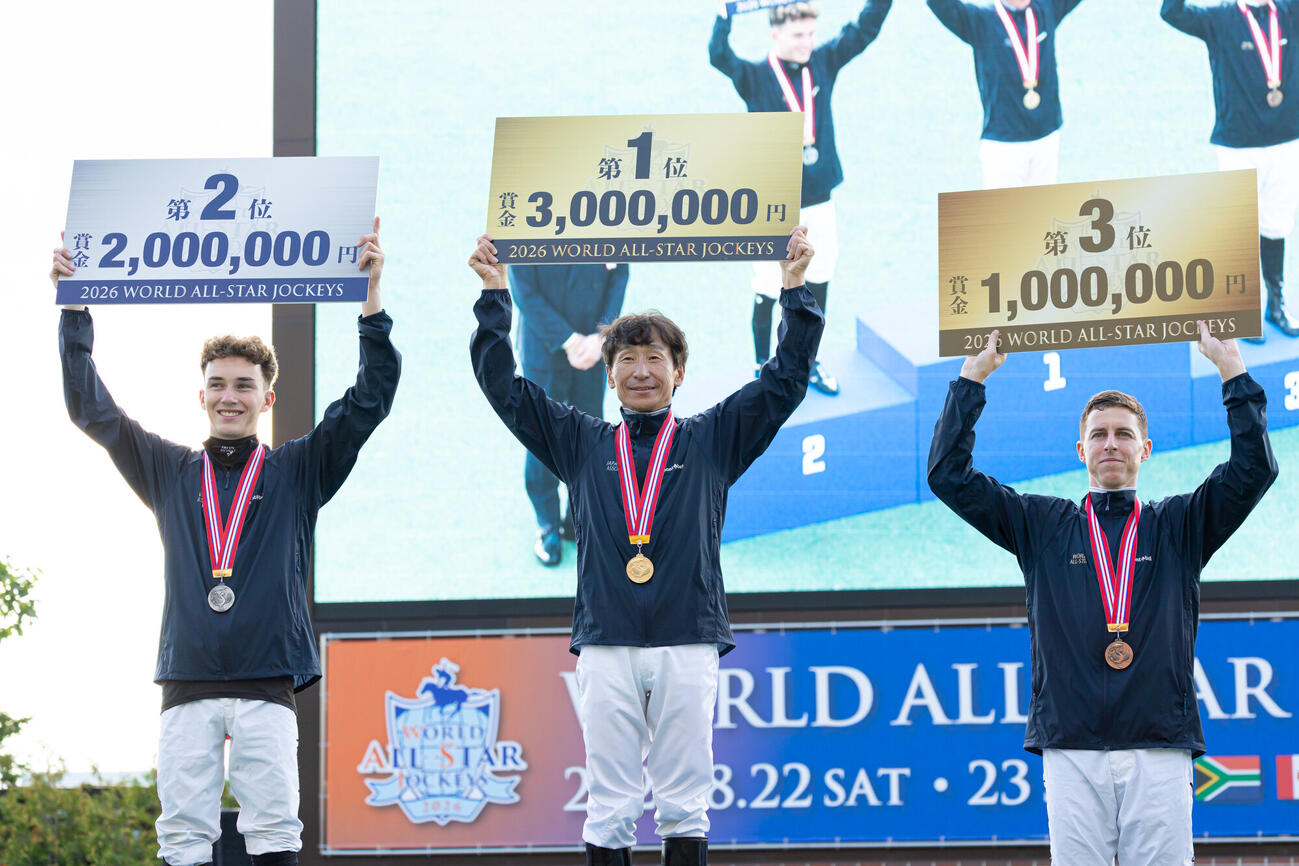 63ポイントで優勝した横山典弘騎手（中央）