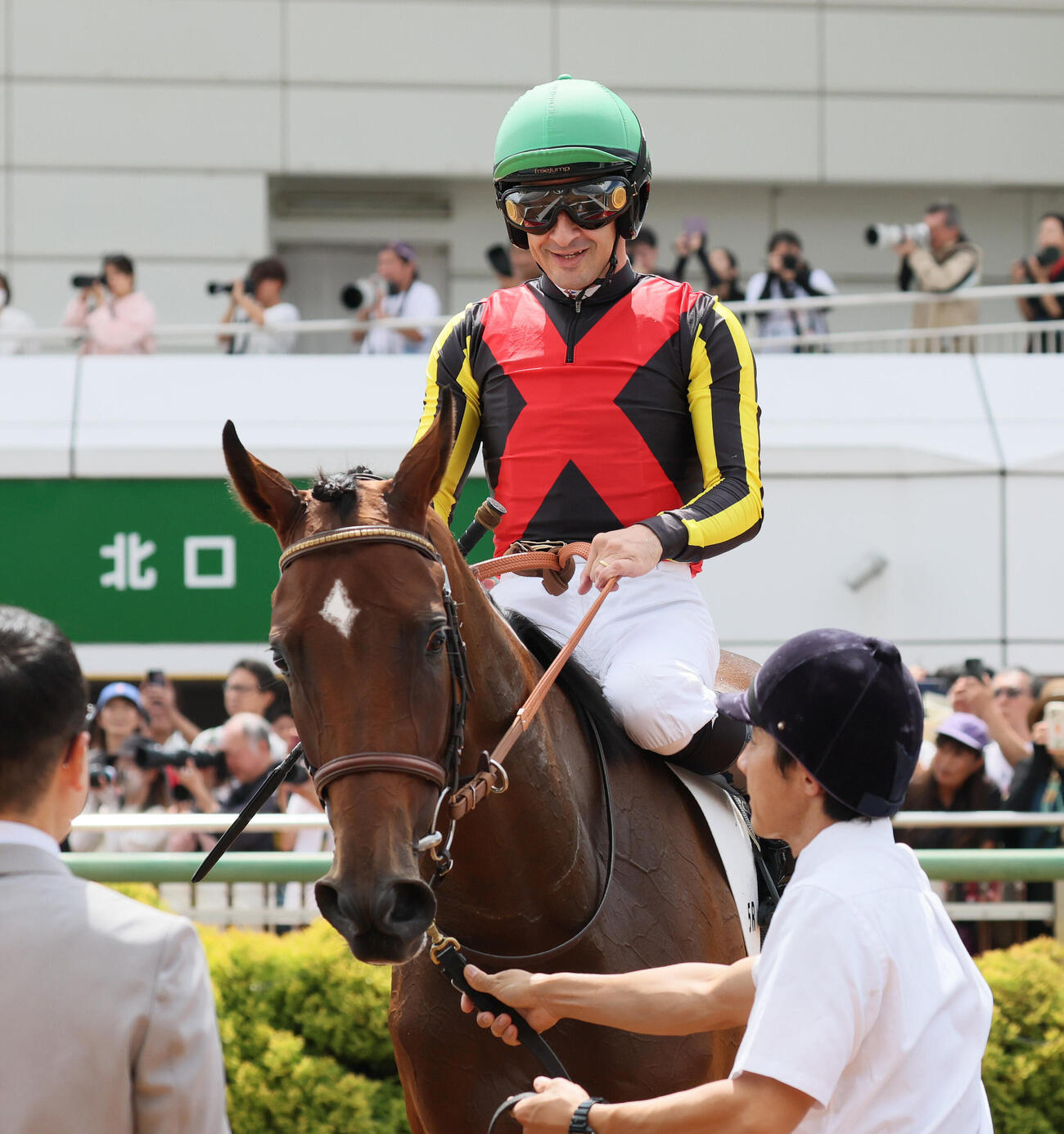 中山5R、2歳新馬戦を制したヴェトロテンペスタとクリストフ・ルメール騎手（撮影・丹羽敏通）
