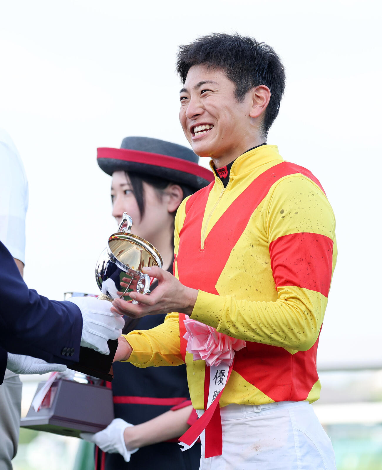 中山11R　朝日杯セントライト記念を制し笑顔を見せる原優介騎手（撮影・鈴木正人）