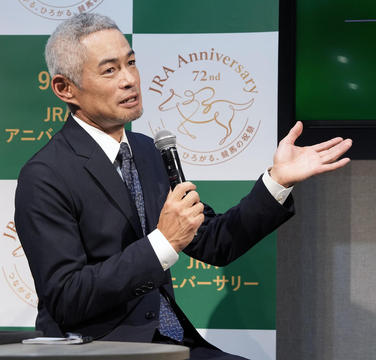 トークするイチロー氏（撮影・小島史椰）