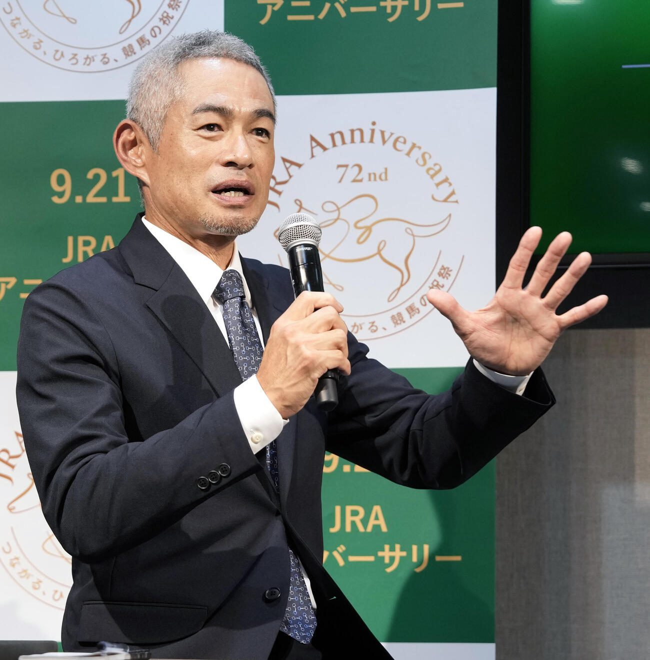 トークするイチロー氏（撮影・小島史椰）