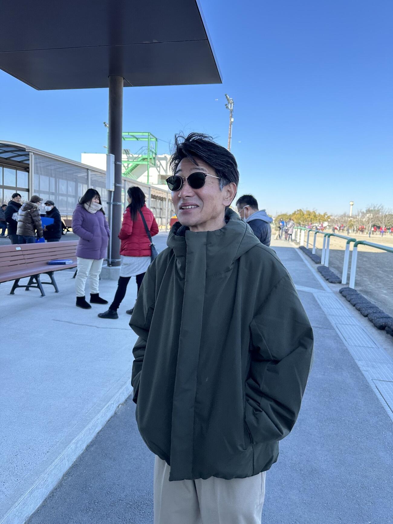 25年2月26日、療養中に美浦トレセンを訪れた柴田善臣騎手
