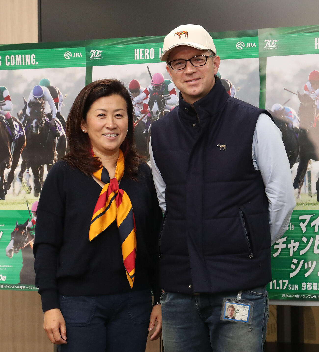 ロジャー・ヴェリアン調教師と花子夫人（2024年11月撮影）