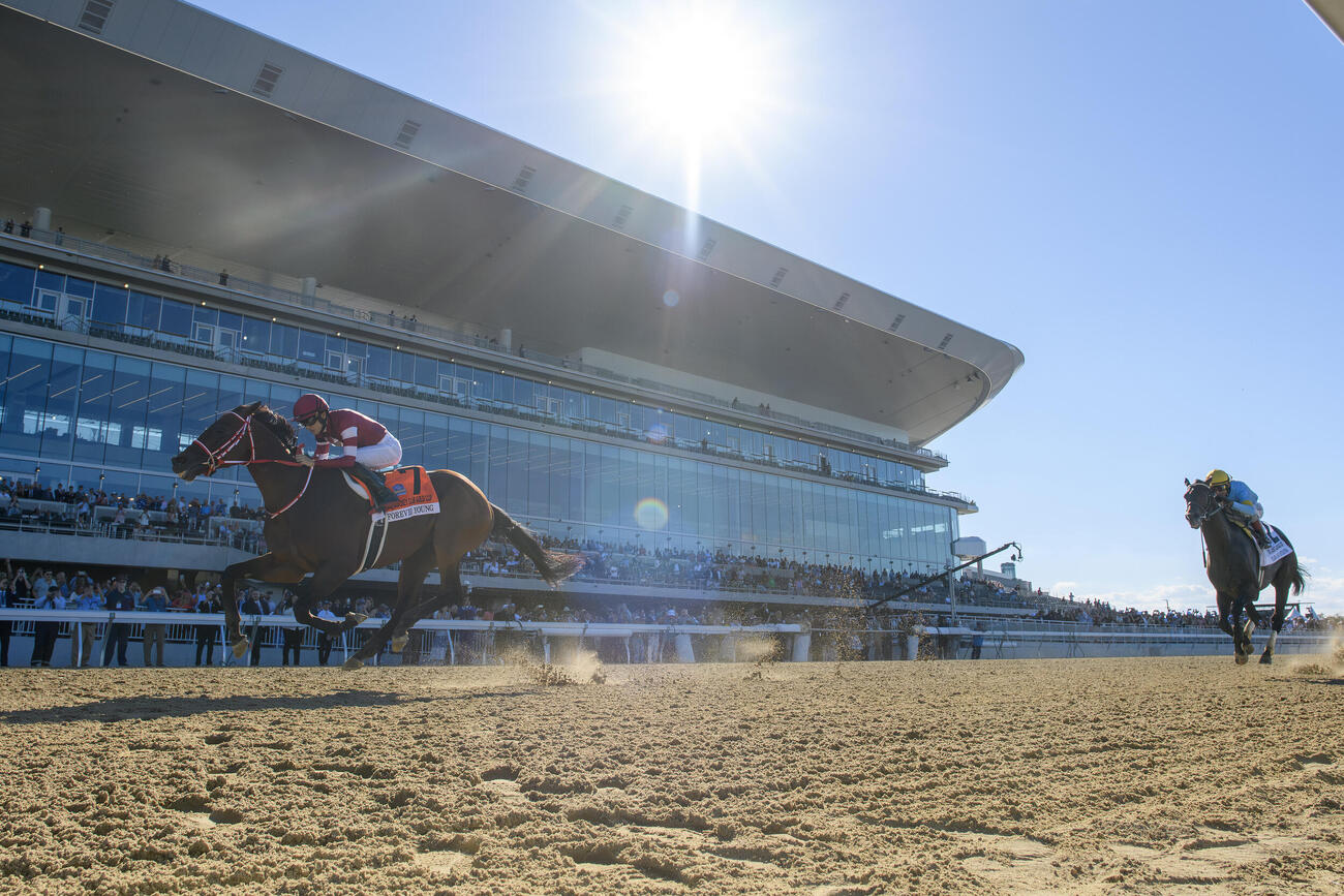 ジョッキークラブゴールドCをフォーエバーヤングが制した（C）NYRA