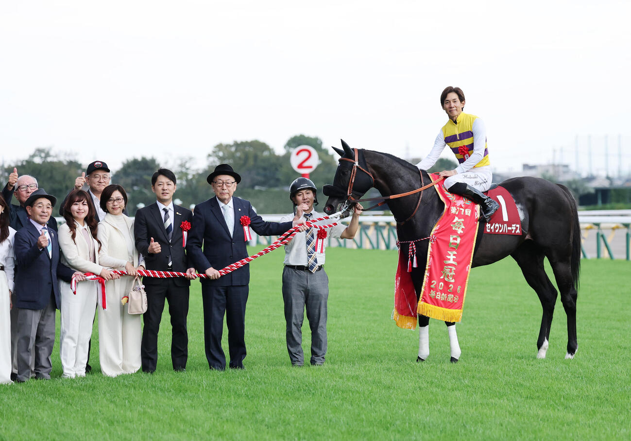 毎日王冠を制したセイウンハーデスと幸英明騎手（撮影・鈴木正人）