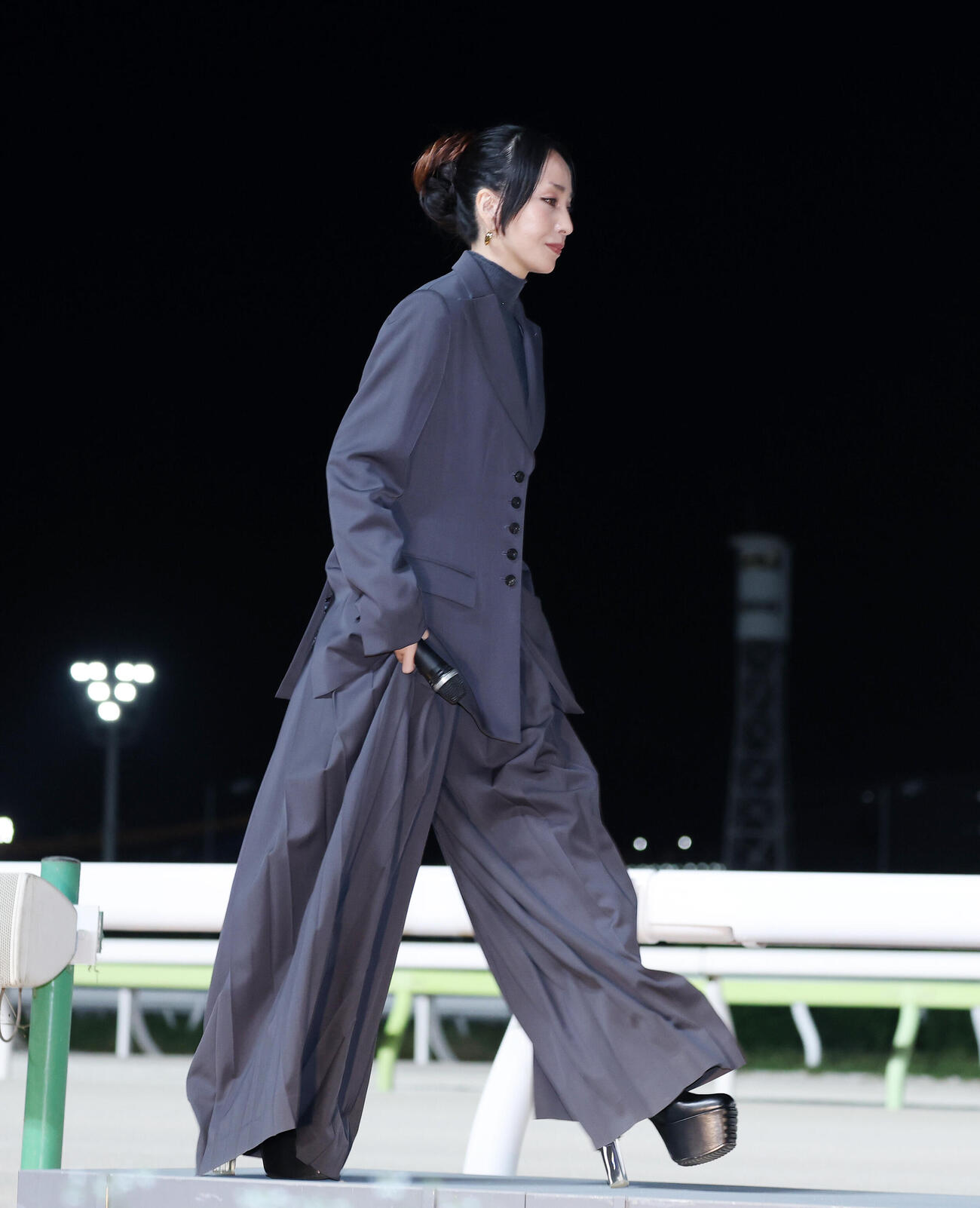 ミニトークショーに臨む中島美嘉（撮影・鈴木正人）