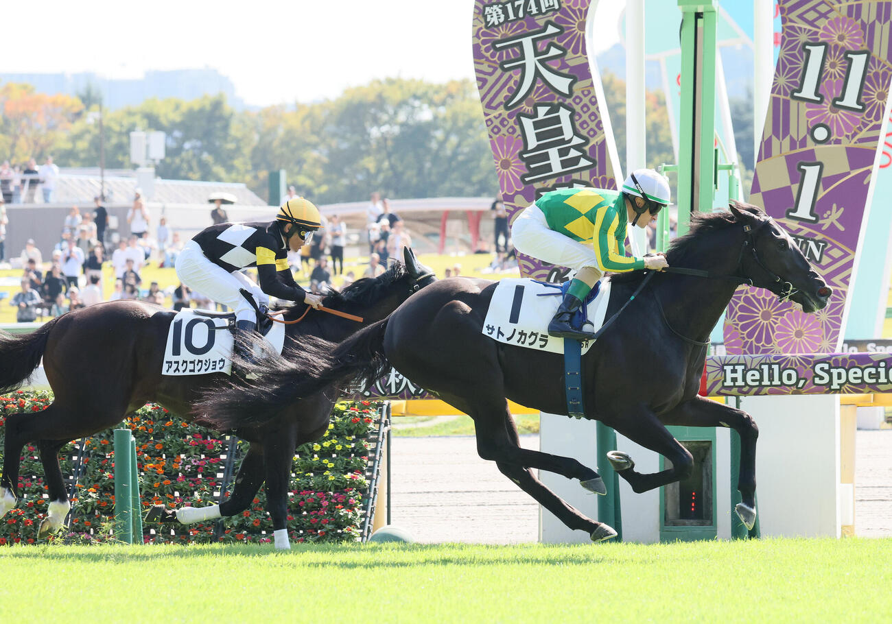 東京5R、2歳新馬戦を制したサトノカグラとクリストフ・ルメール騎手（撮影・丹羽敏通）