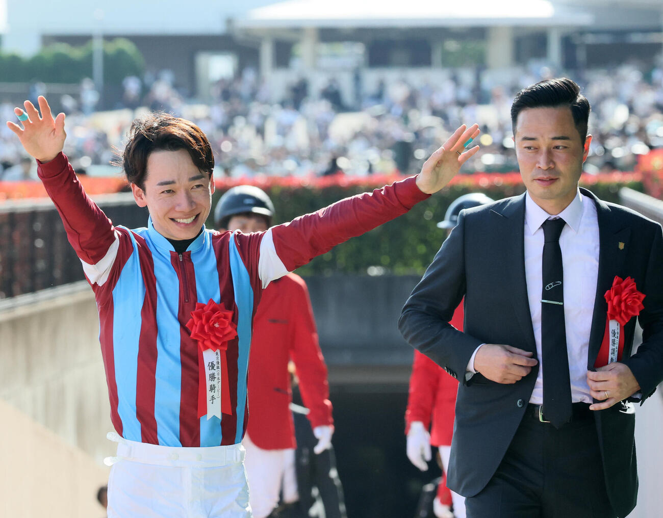 ロブチェンでダービーを制した松山弘平騎手と杉山晴紀調教師