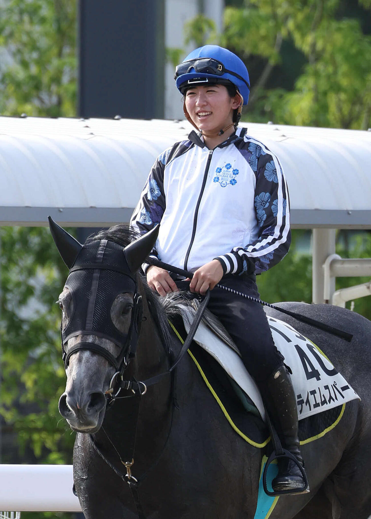 テイエムスパーダと今村聖奈騎手（2023年8月撮影）