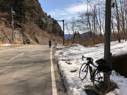 道坂トンネルから振り返って撮影。ここは道志村と都留市の境界