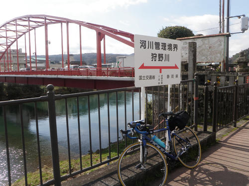 横瀬交差点付近の狩野川