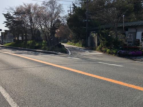 中山道（左）と北国街道の分岐点の「分去れ」