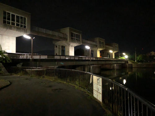 諏訪湖の釜口水門。天竜川の起点