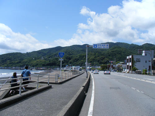 午前１０時２６分、宇佐美駅付近