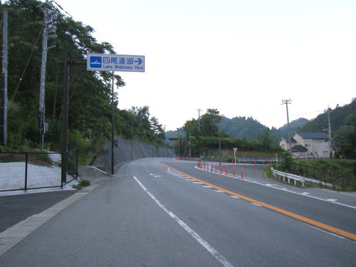 午前４時５３分、四尾連湖への分岐