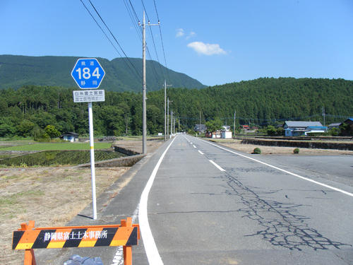 午前８時５５分、県道１８４号に入ると２００メートルほど平たん