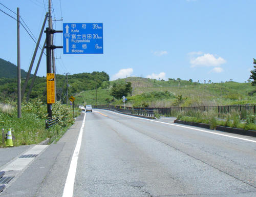 午前１０時３３分、本栖まであと６キロ