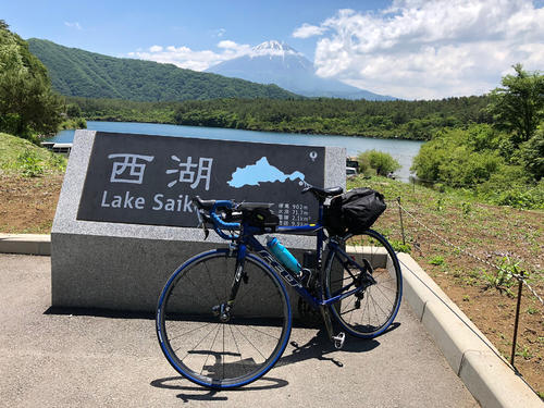 午前１１時２５分、西湖からは富士山がくっきり