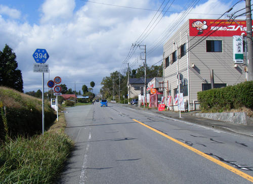 緩やかで直線的な坂が続く県道３９４号