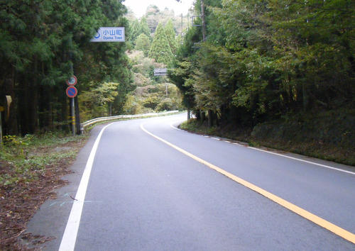 一瞬、御殿場市に入るが再び小山町となる