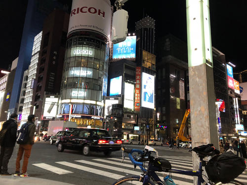 午後10時8分、銀座四丁目交差点