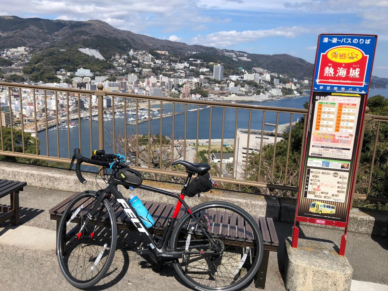 熱海城からビーチを臨む絶景。上った甲斐がある