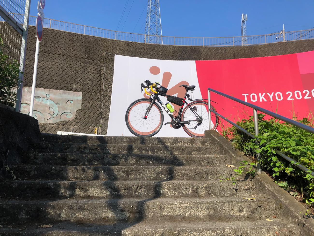 自転車を一番上に置くと、多少は合ったような気がするが…