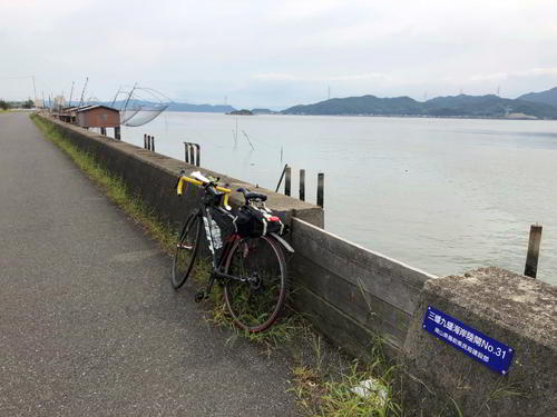 岡山市九蟠。右手は児島湾